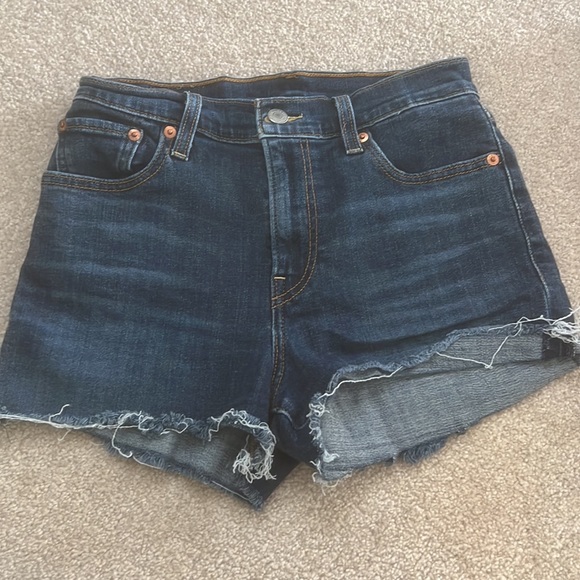 Levi’s Jean Shorts - Picture 3 of 6
